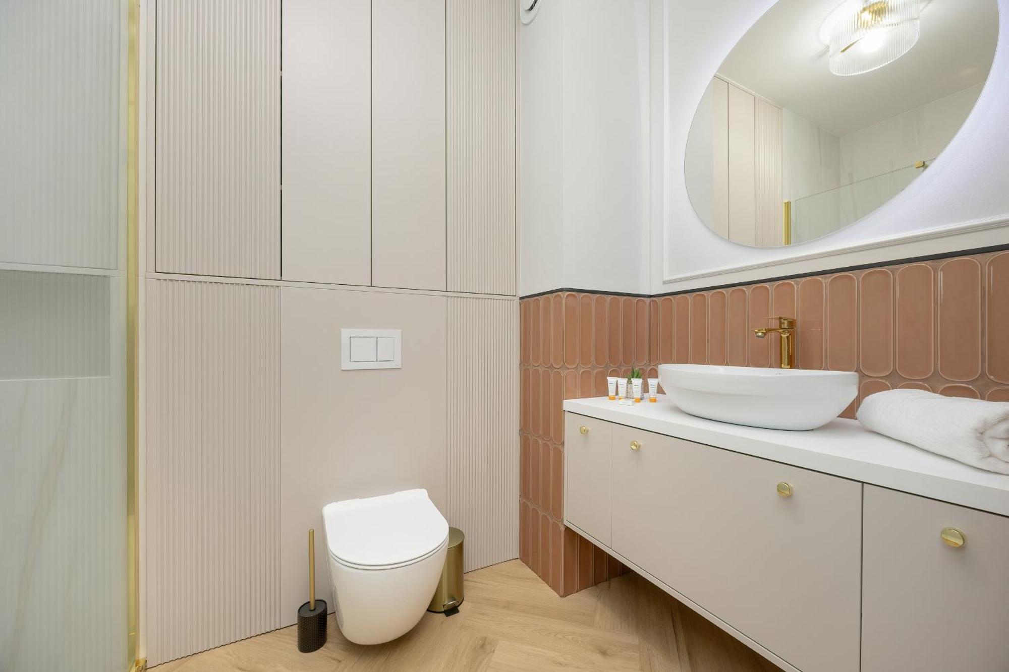 Zupnicza Elegant With Balcony By Renters Apartment *