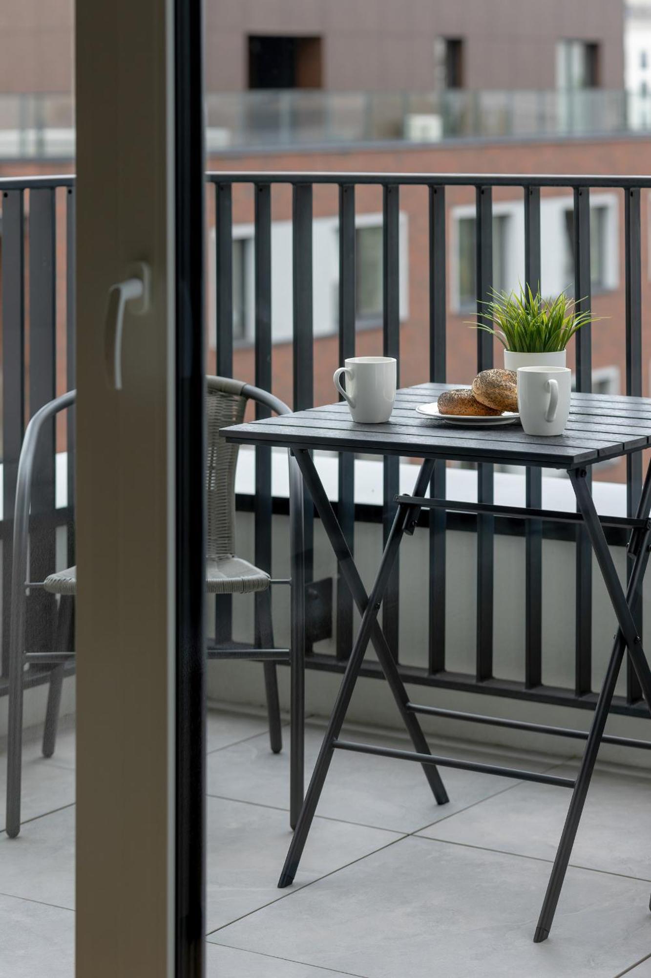 Zupnicza Elegant With Balcony By Renters Warsaw