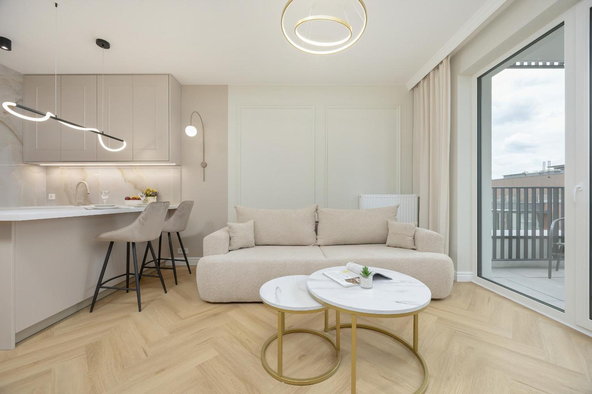 Zupnicza Elegant With Balcony By Renters Warsaw