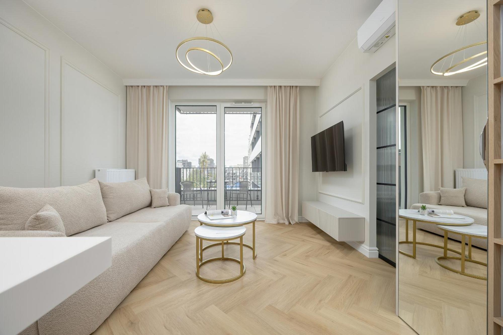 Apartment Zupnicza Elegant With Balcony By Renters