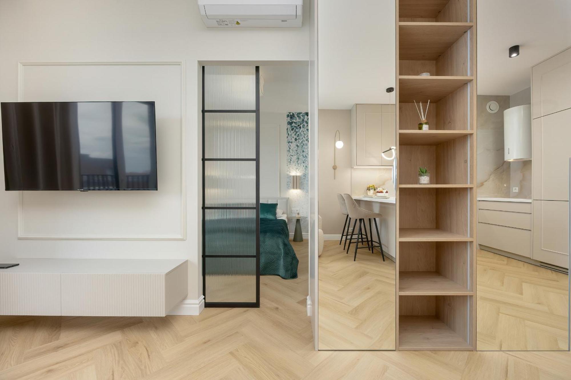Zupnicza Elegant With Balcony By Renters Apartment *
